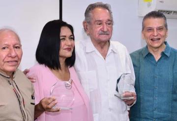 Premian a periodistas y reporteros por su amplia trayectoria