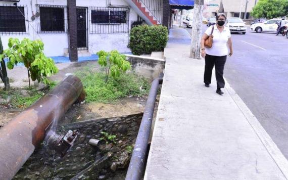 Agua potable termina en alcantarillas por mal uso de los ciudadanos