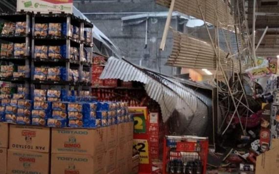 Colapsa techo de supermercado por granizada en CDMX