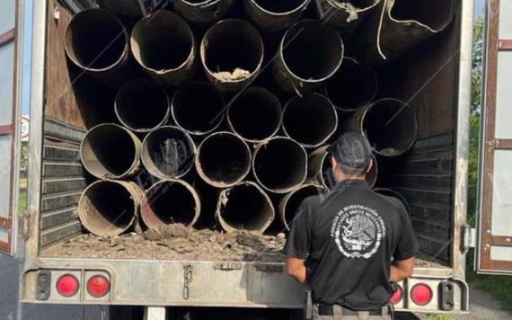 Aseguran tractocamión cargado con 30 piezas de tuberías de acero sobre la carretera Coatzacoalcos – Villahermosa