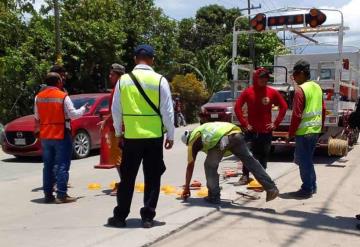 Colocan reductores de velocidad en vía a Dos Bocas