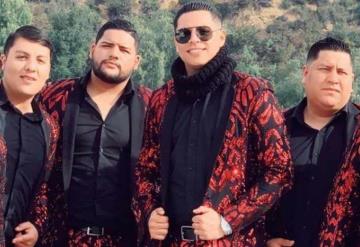 Grupo Firme canta en metro de Nueva York y sorprende a fans