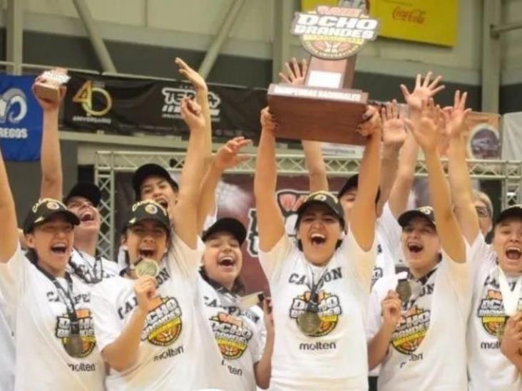 Kimberly Taylor junto a Tigres UANL, se coronaron bicampeonas de las Ocho Grandes de la Liga Asociación de Basquetbol Estudiantil Kimberly Taylor junto a Tigres UANL, se coronaron bicampeonas de las Ocho Grandes de la Liga Asociación de Basquetbol Estudiantil