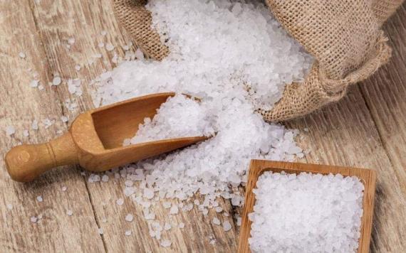 ¿Cuánta sal debemos consumir al día según la OMS?