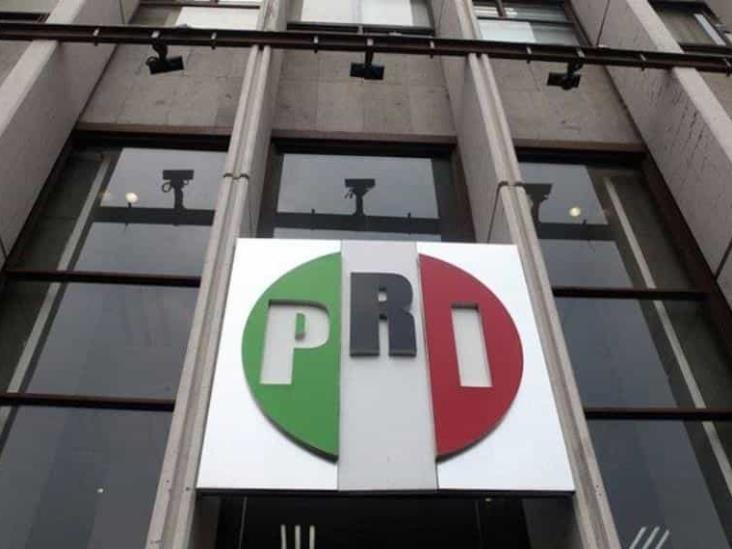 Morena presenta iniciativa de ley para prohibir que PRI use los colores de la bandera Morena presenta iniciativa de ley para prohibir que PRI use los colores de la bandera