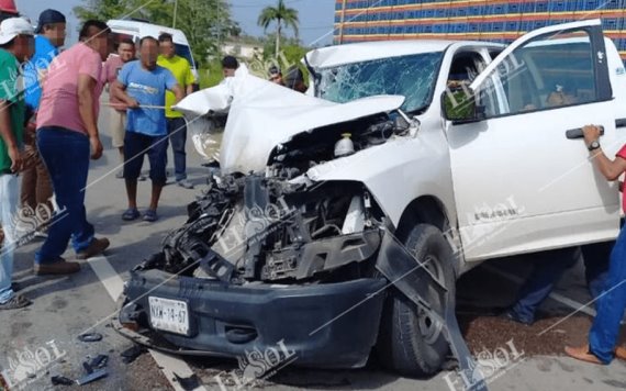 Pareja queda atrapada en un auto a causa de un aparatoso accidente en Catazajá Chiapas