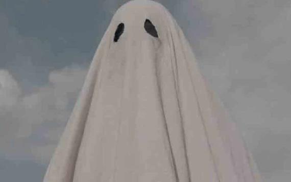 ¿Por qué los fantasmas son representados con una sábana blanca?