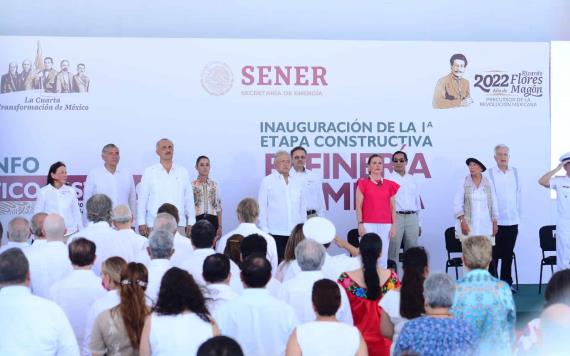 Listo el podium para dar acto de inauguración de la Refinería Olmeca por el presidente Andrés Manuel López Obrador