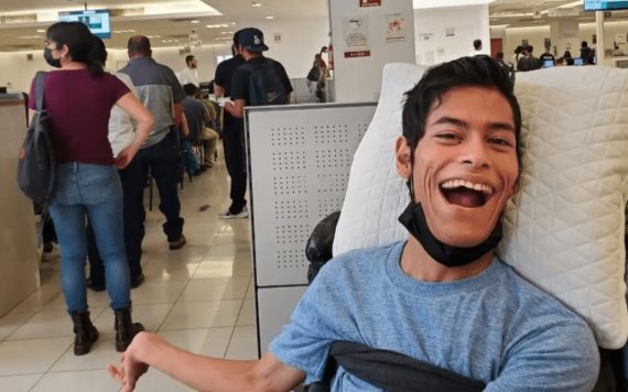 SAT niega firma electrónica a joven con discapacidad motora