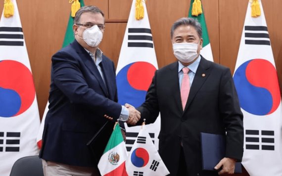 Ebrard destaca participación de empresas de Corea del Sur en la refinería de Dos Bocas