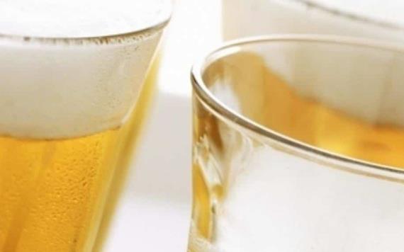 ¿Por qué no se debe tomar cerveza en un vaso o copa congelada?