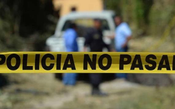 Abandonan auto con cuerpos en Jalisco
