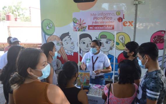 Brindan charlas en orientación reproductiva a jóvenes de Teapa