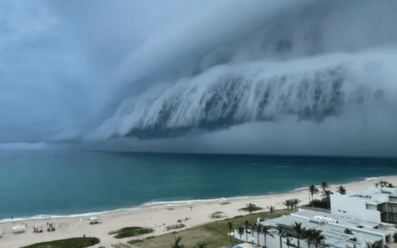 Una "nube cinturón" sorprende a los habitantes de Playa Miramar, en Tamaulipas