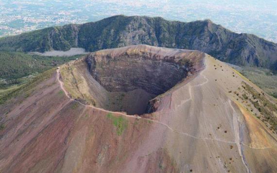Turista cae al cráter de un volcán por tomarse una selfie
