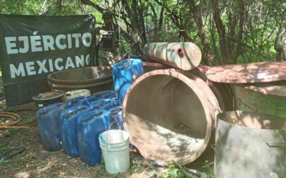 Ejército Mexicano asegura 100 kilogramos de metanfetamina y localiza tres laboratorios clandestinos en Sinaloa