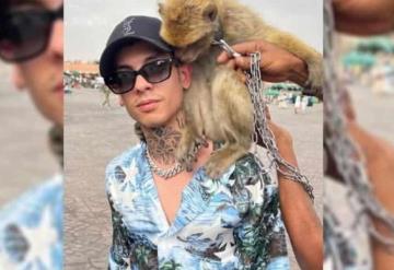 Acusan a Natanael Cano de maltrato animal por foto con mono encadenado