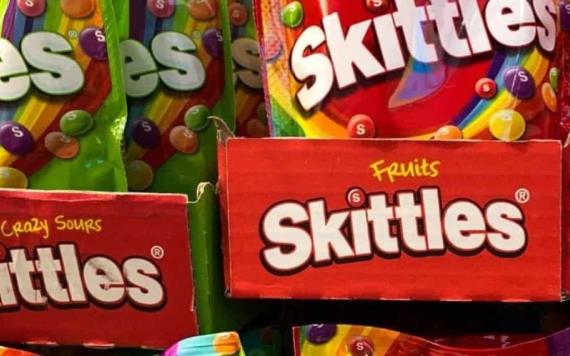 ¿Qué es el dióxido de titanio?, compuesto utilizado en los Skittles