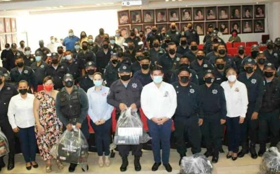 Gobierno de Jalapa entrega uniformes a Seguridad Pública y Tránsito Municipal