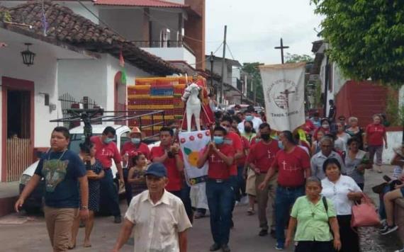 Celebran tradición de Santos Convidados en Tapijulapa 