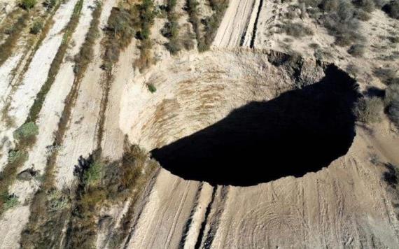 Investigan misterioso socavón de 25 metros de diámetro en Chile