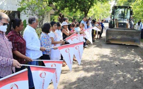 Reconstruyen más carreteras en Comalcalco