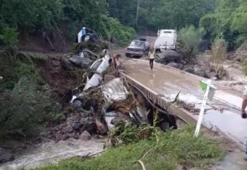 Lluvias con granizo provocan inundaciones y deslaves en Chihuahua