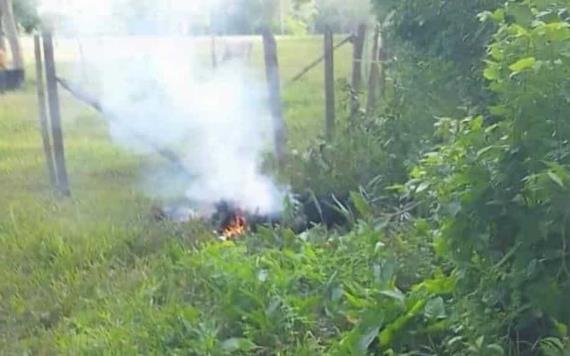 Campesinos hallaron cuerpo de una persona ardiendo en un pastizal en Comalcalco