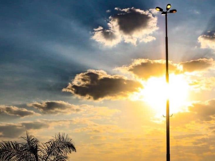 Ambiente vespertino de cálido a caluroso en la mayor parte del país Ambiente vespertino de cálido a caluroso en la mayor parte del país