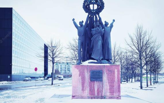 Polémica disputa en Finlandia por remover esta estatua que les regaló Rusia