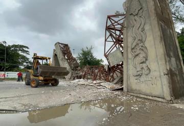 Se cae arco de bienvenida en Coatzintla, Veracruz