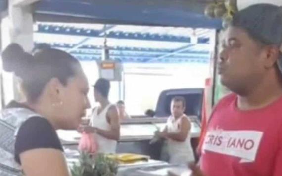 Mujer intentó llevarse comida sin pagar en un mercado "porque Dios le dijo"; video se hizo viral