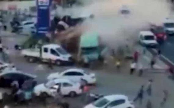 Camión sin frenos embiste a una multitud en Turquía