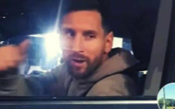 Messi sorprende a aficionado y le regala valioso momento en un semáforo