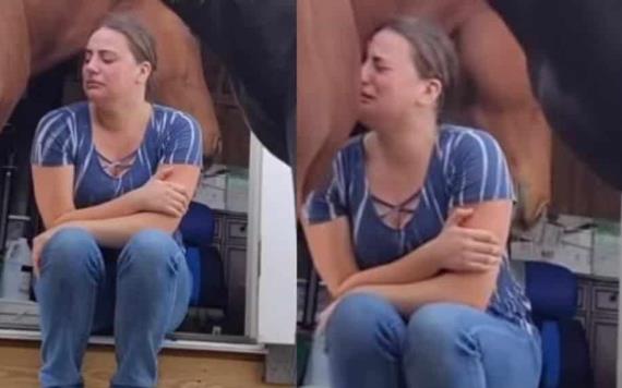 Caballo da consuelo a su cuidadora que se encontraba llorando; video se vuelve viral