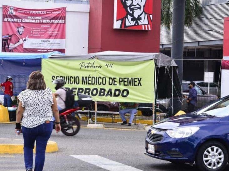 Petroleros sindicalizados son obligados a estar en plantón Petroleros sindicalizados son obligados a estar en plantón