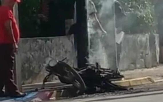 Se incendia y explota una motocicleta en el centro de Tenosique