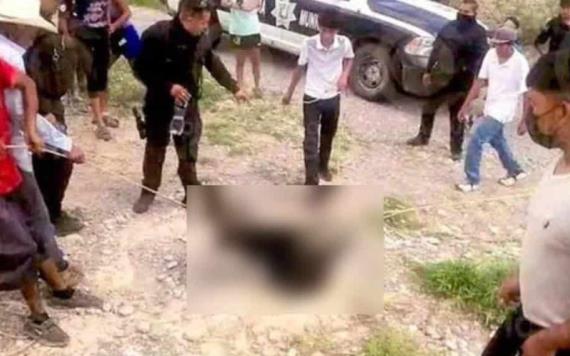 Pobladores matan cachorro de oso frente a policías en Coahuila