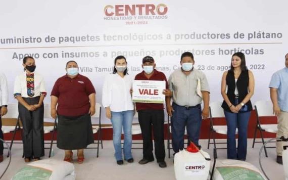 Yolanda Osuna Huerta realiza entrega de insumos y paquetes tecnológicos a productores chontales