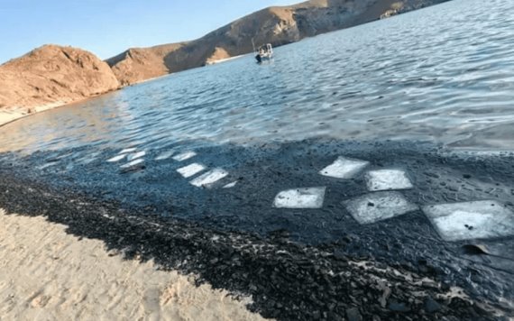 Cierran playas de Baja California por derrame de combustible