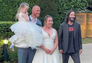 Muy casual... hombre se encuentra a Keanu Reeves y lo invita a su boda