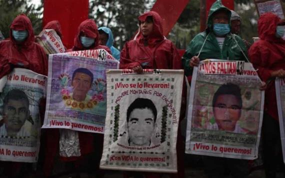 Padres de los 43 normalistas de Ayotzinapa seguirán buscándolos con vida