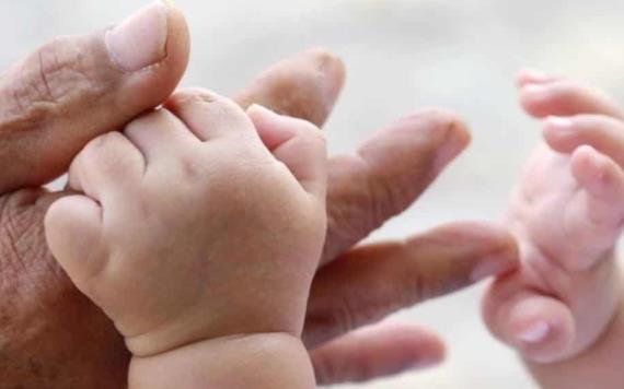 Asilo japonés ´contrata´ a bebés para acompañar a abuelitos a cambio de leche en polvo