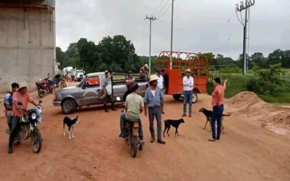 Cierran carretera y paralizan obra del Tren Maya en Balancán