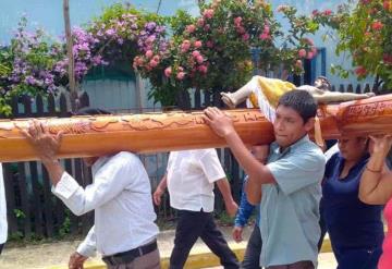 Católicos realizan peregrinación con el Cristo de San Román en Jonuta