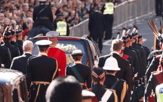 ¡Silencio total! Paralizan tráfico aéreo en Londres durante procesión de la reina Isabel II