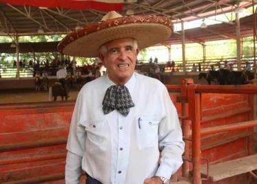 El director de CONADE junto a su equipo visitaron el lienzo "Lic. Carlos A. Madrazo Becerra"