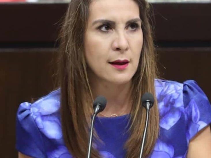 Diputada Soraya Pérez a favor de la propuesta de informe del comportamiento del ejercito Diputada Soraya Pérez a favor de la propuesta de informe del comportamiento del ejercito