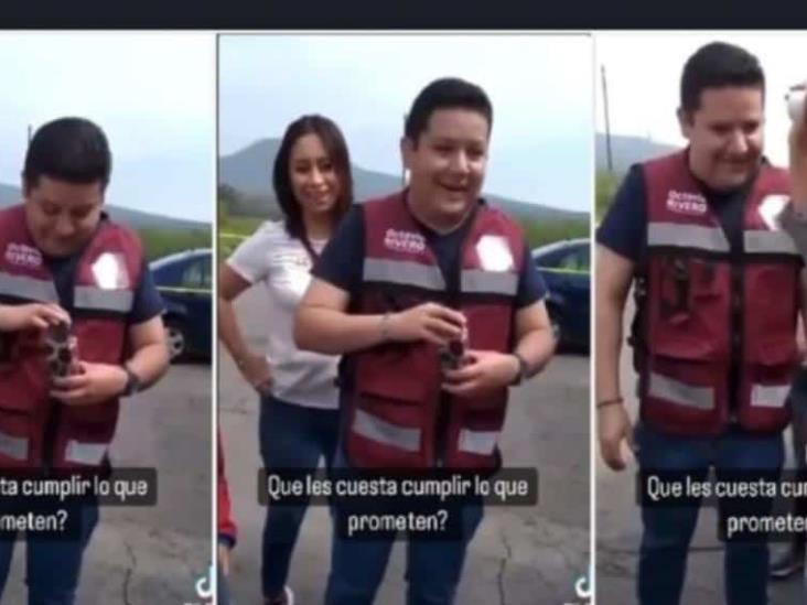 Diputado de Morena abre el regalo de una ciudadana... ¡un par de huevos! Diputado de Morena abre el regalo de una ciudadana... ¡un par de huevos!