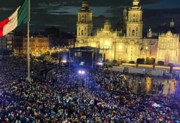Los Tigres del Norte reciben al público del Zócalo con el narcocorrido "Jefe de jefes"